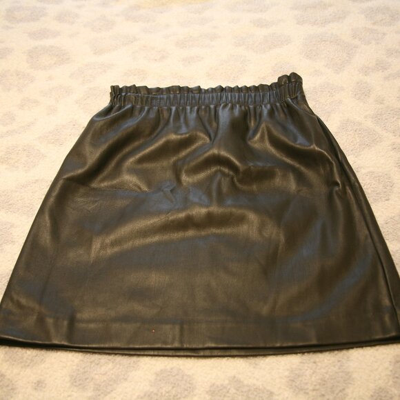 LOFT Faux Leather Mini Skirt, Size XSmall, Black - Picture 1 of 3